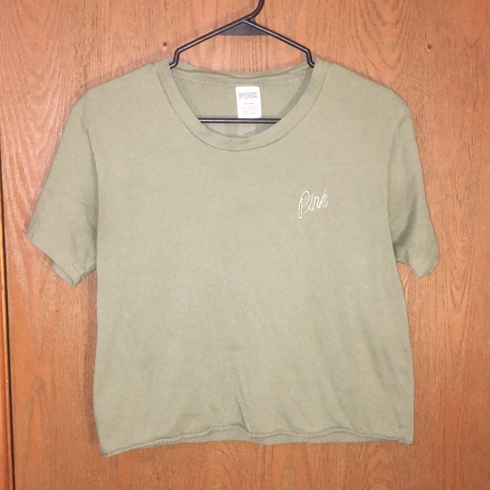 A pink t-shirt.